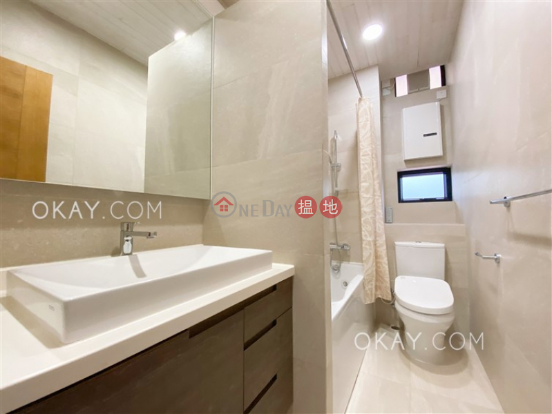 HK$ 65,000/ month, Country Villa Southern District | Stylish 3 bedroom with terrace & parking | Rental