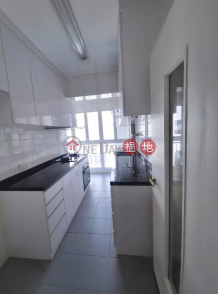 HK$ 57,500/ month Amber Garden Wan Chai District, AMBER GARDEN 3 BED 2 BATH 1 CP + ROOFTOP