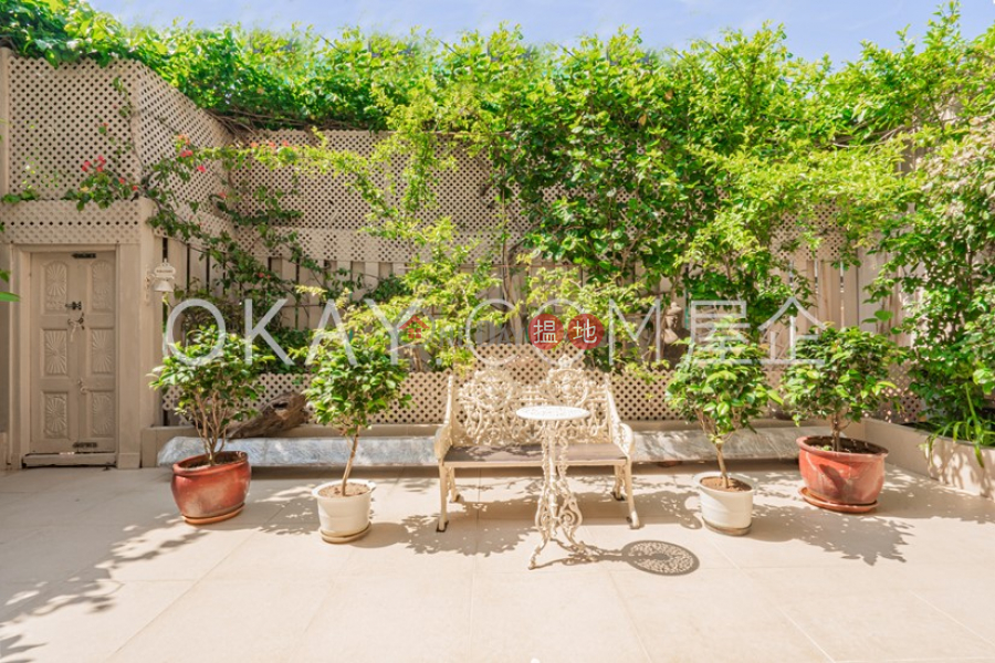 HK$ 32.8M, Shek O Village | Southern District | Beautiful house with rooftop & balcony | For Sale