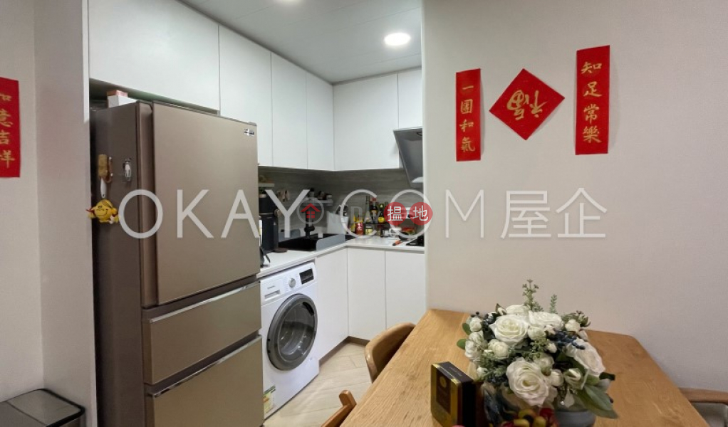 HK$ 8.3M | Dragon Centre Block 2 Wan Chai District | Tasteful 2 bedroom in Tai Hang | For Sale