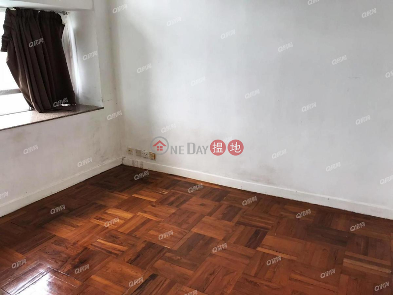 Property Search Hong Kong | OneDay | Residential Rental Listings | South Horizons Phase 2, Yee King Court Block 8 | 3 bedroom High Floor Flat for Rent