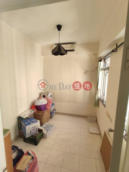 HK$ 23,000/ month | Johnson Mansion | Western District | With balcony, Rare in the market, in the town center, Silence envirnoment, convenient transportation