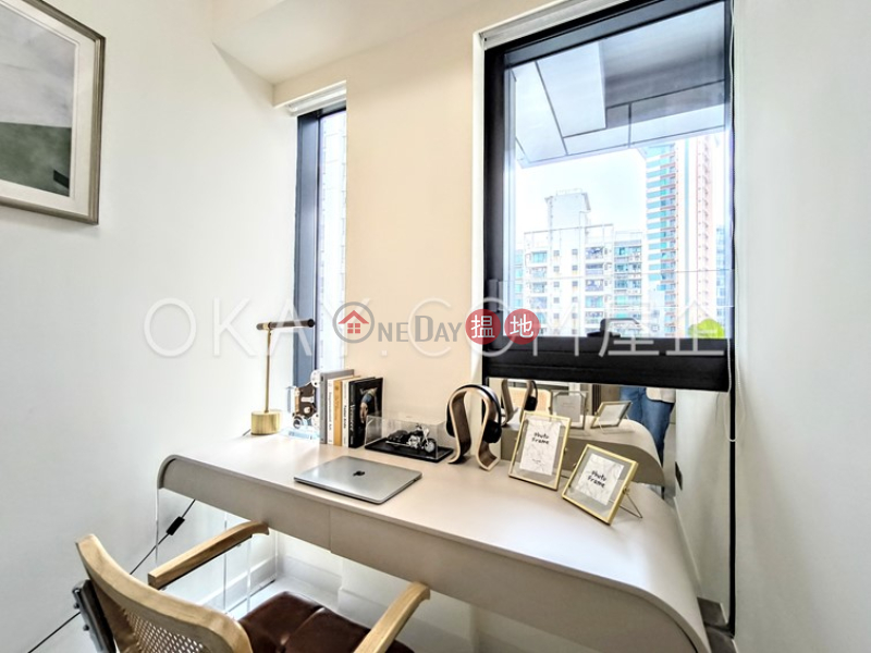 HK$ 43,000/ month 160-162 Queen\'s Road West | Western District | Tasteful 3 bedroom on high floor with balcony | Rental