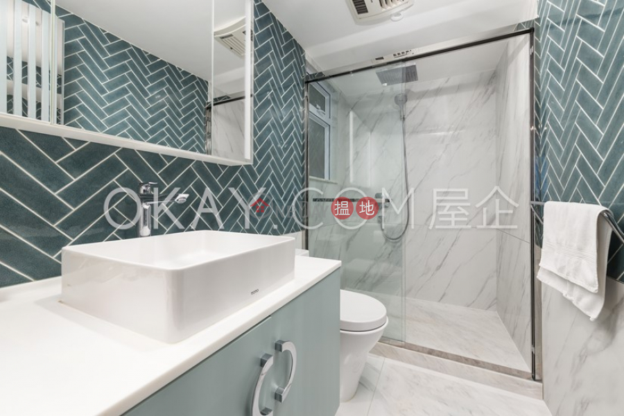 Lovely 3 bedroom in Wan Chai | Rental, Hennessy Building 軒尼詩大樓 Rental Listings | Wan Chai District (OKAY-R735611)