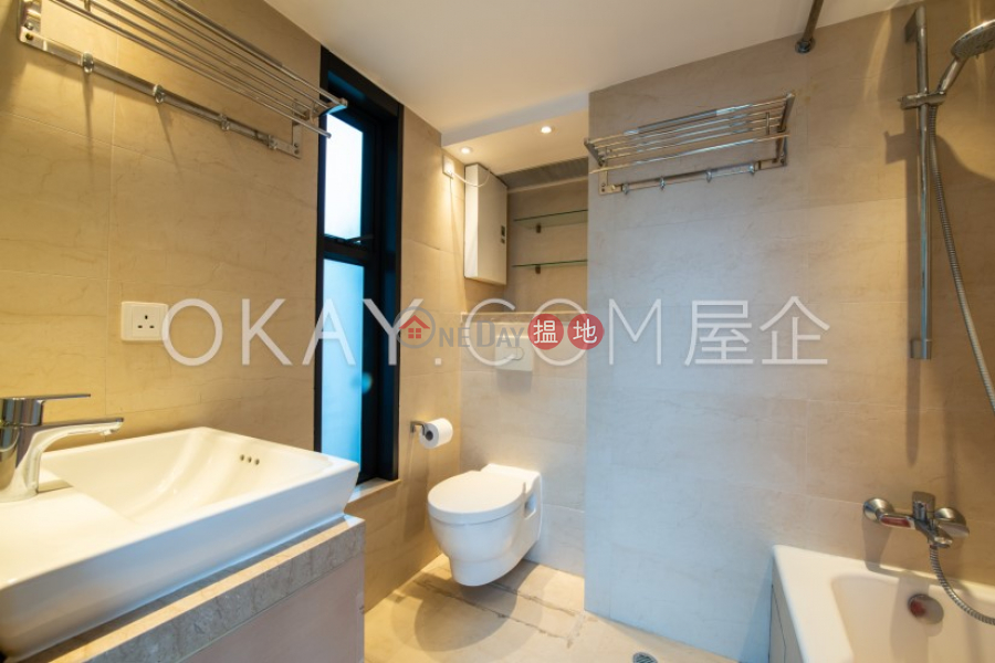 HK$ 24.2M, Altro, Western District | Lovely 3 bedroom on high floor with balcony | For Sale