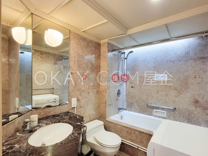HK$ 11.38M | Convention Plaza Apartments, Wan Chai District, Luxurious 1 bedroom on high floor | For Sale