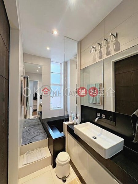 Nicely kept 2 bedroom in Mid-levels West | Rental | 4A Castle Lane 衛城里 4A 號 Rental Listings