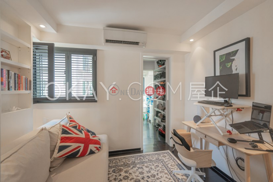HK$ 68,000/ month, Goodview Court Central District Stylish 2 bedroom on high floor with rooftop | Rental