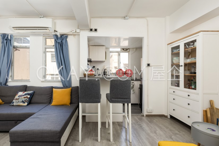 HK$ 8M, 10A-11A Sun Chun Street, Wan Chai District | Stylish 2 bedroom on high floor with rooftop | For Sale