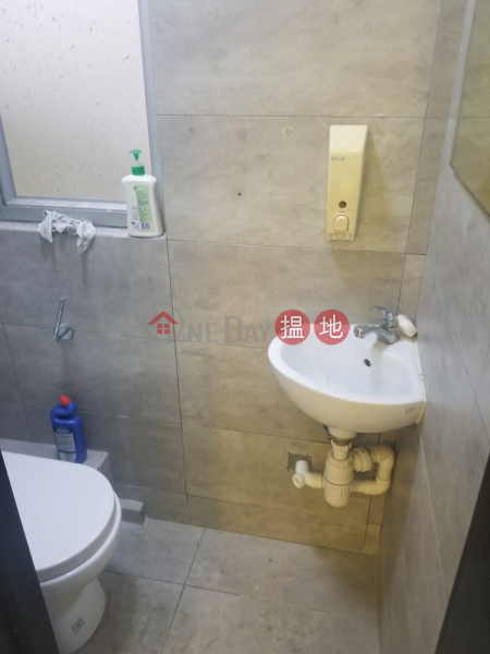 HK$ 23,000/ month Kingswell Commercial Tower, Wan Chai District | TEL: 98755238