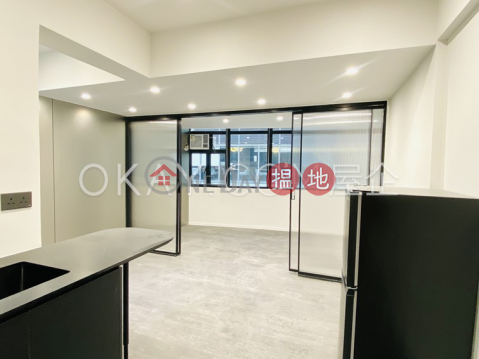 Charming 1 bedroom with rooftop | Rental, 17 Peel Street 卑利街17號 | Central District (OKAY-R784188)_0