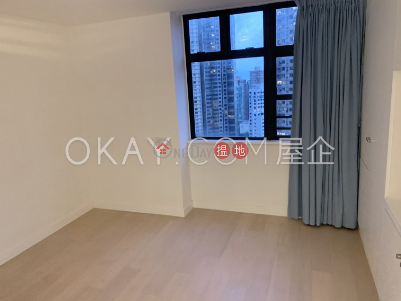 Gorgeous 3 bedroom with parking | For Sale | Po Garden 寶園 Sales Listings