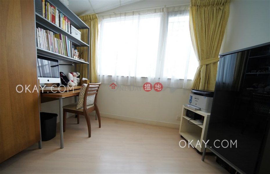 Lovely house with rooftop & parking | For Sale | Fullway Garden 華富花園 Sales Listings