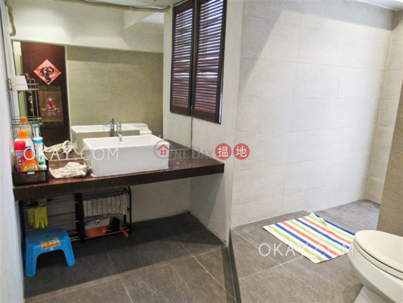 Tasteful 2 bedroom on high floor with rooftop | Rental | 5-7 Sing Woo Road 成和道5-7號 Rental Listings