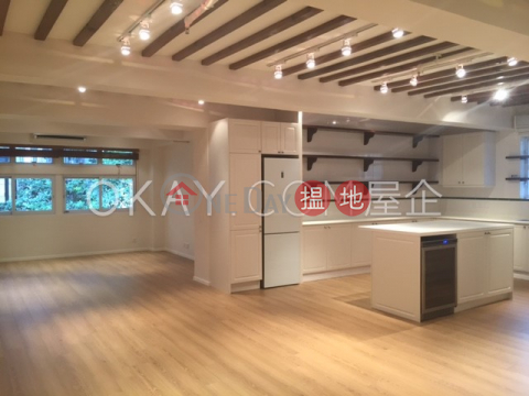 Beautiful 3 bedroom in Central | Rental, GLENEALY TOWER 華昌大廈 | Central District (OKAY-R75305)_0