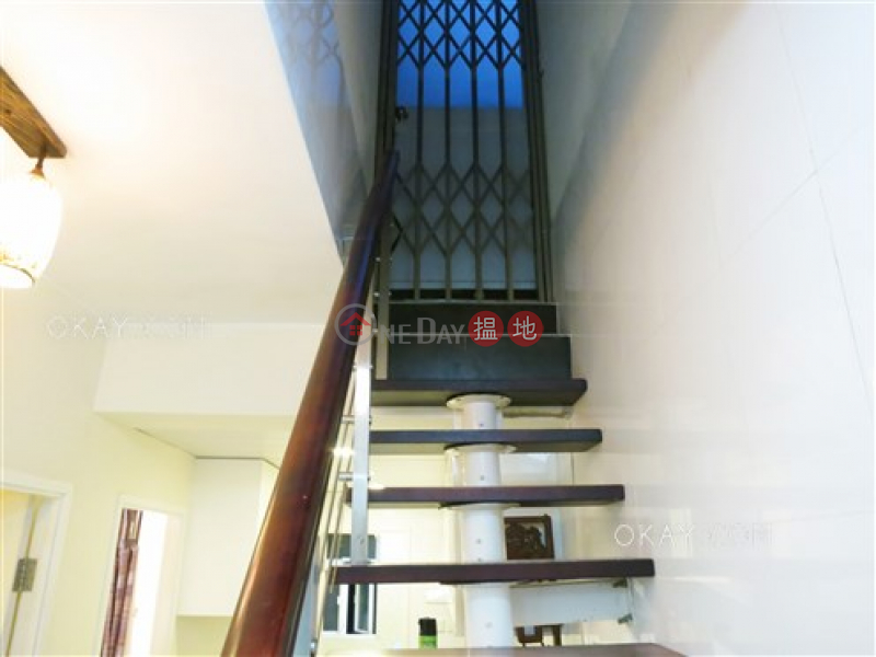 HK$ 21,000/ month 14 Tai Yuen Street Wan Chai District Generous 2 bedroom on high floor with rooftop | Rental