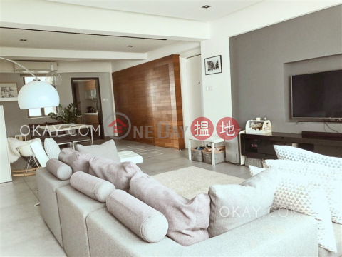 Charming 3 bedroom on high floor with parking | Rental | Y. Y. Mansions block A-D 裕仁大廈A-D座 _0
