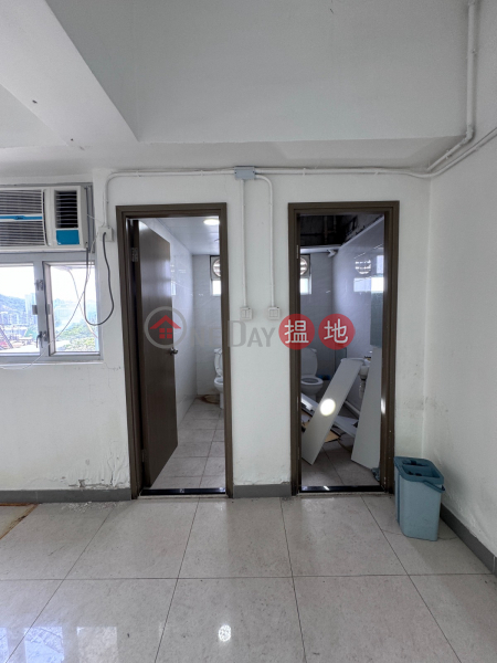 Neat and tidy,square and practical with a toile | Golden Industrial Building 金德工業大廈 Sales Listings