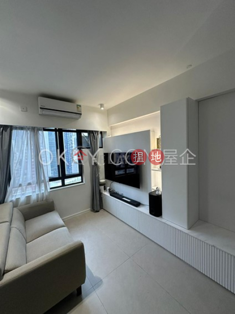 Generous 2 bedroom on high floor | For Sale | On Wing Building 安榮大廈 _0