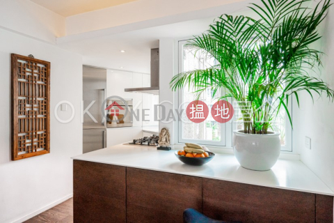 Generous 2 bedroom in Aberdeen | Rental, Kwun King Court ( Block U ) Aberdeen Centre 香港仔中心 觀景閣 (U座) | Southern District (OKAY-R396619)_0