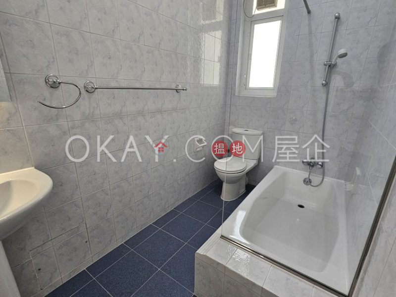 Rare penthouse with balcony & parking | Rental | Twin Bay 雙灣 Rental Listings
