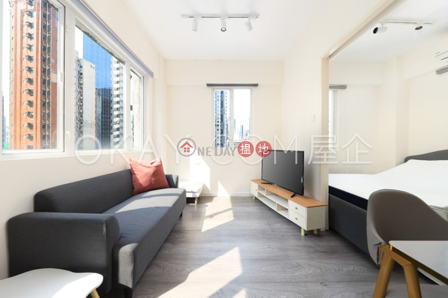 HK$ 25,000/ month, Kin On Building, Wan Chai District | Generous 1 bedroom on high floor with rooftop | Rental