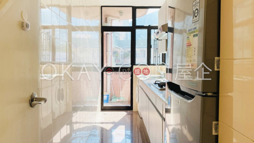 HK$ 15.8M, Village Garden | Wan Chai District, Charming 3 bedroom on high floor with balcony & parking | For Sale