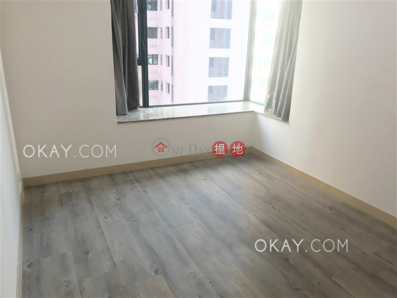 Stylish 2 bedroom in Mid-levels Central | Rental | Hillsborough Court 曉峰閣 Rental Listings