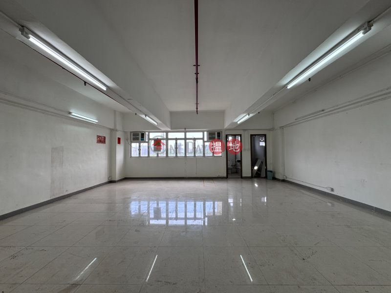 Neat and tidy,square and practical with a toile | Golden Industrial Building 金德工業大廈 Sales Listings