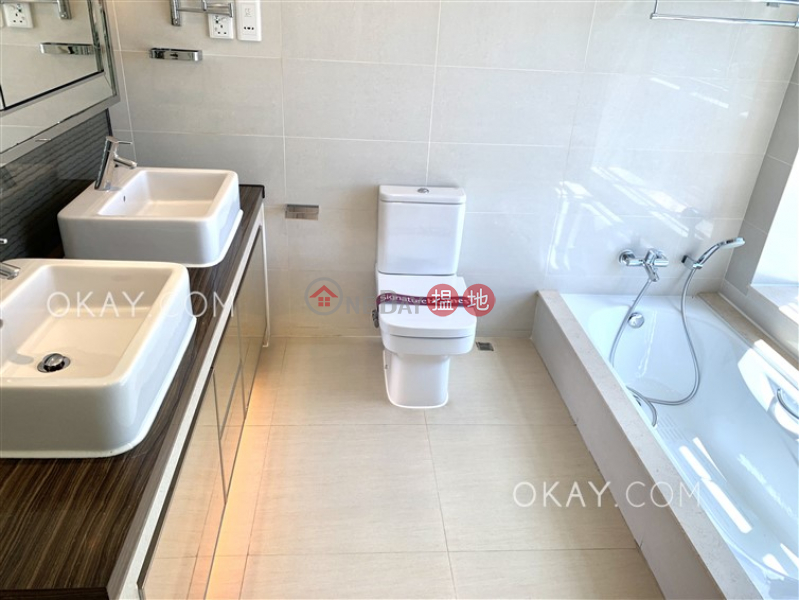 HK$ 128,000/ month Dynasty Court Central District, Beautiful 3 bedroom on high floor with parking | Rental