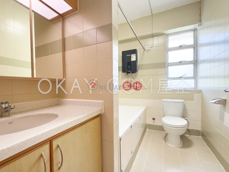 HK$ 58,400/ month | Aurora - Quarters, Wan Chai District | Charming 3 bedroom with balcony & parking | Rental