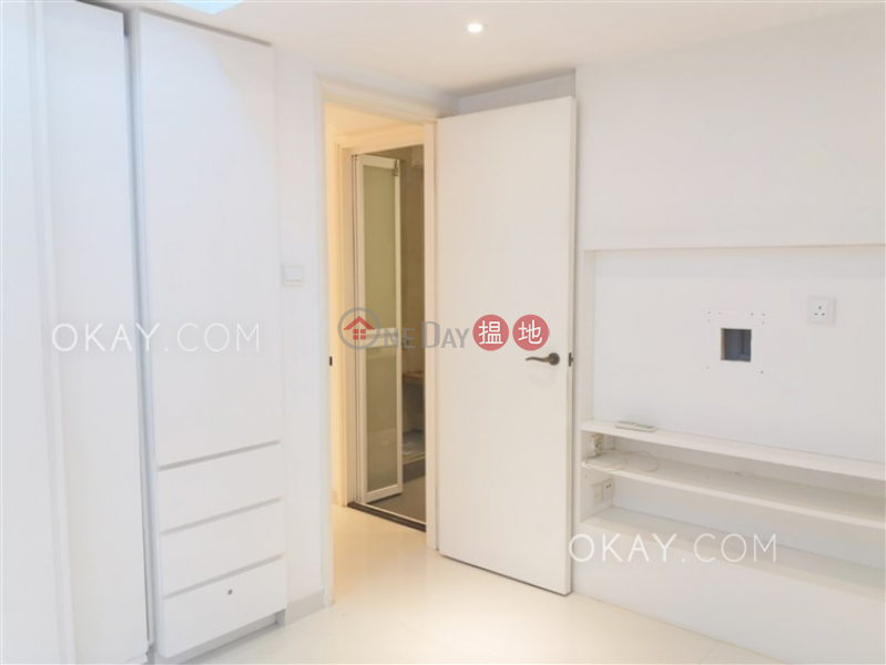 HK$ 25,000/ month | Continental Mansion | Eastern District, Unique 2 bedroom with balcony | Rental