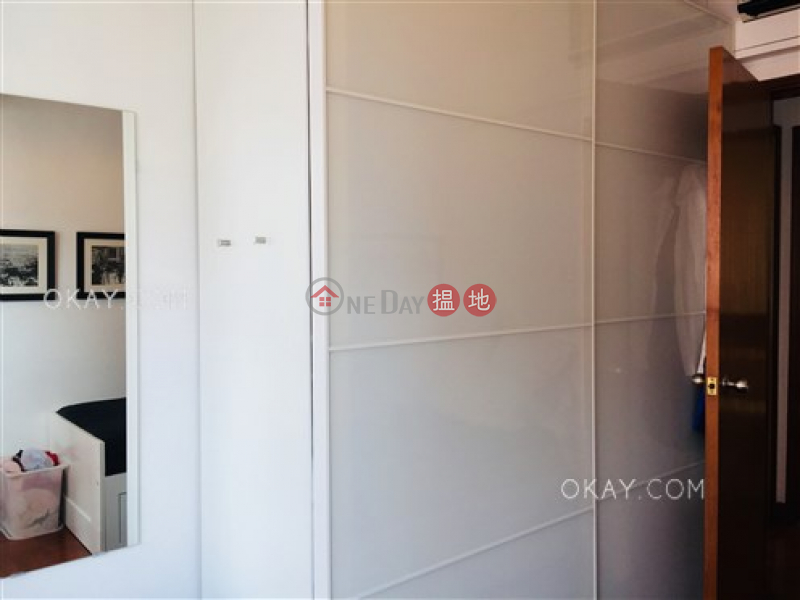 HK$ 29,500/ month Hillsborough Court Central District, Stylish 2 bedroom on high floor with parking | Rental