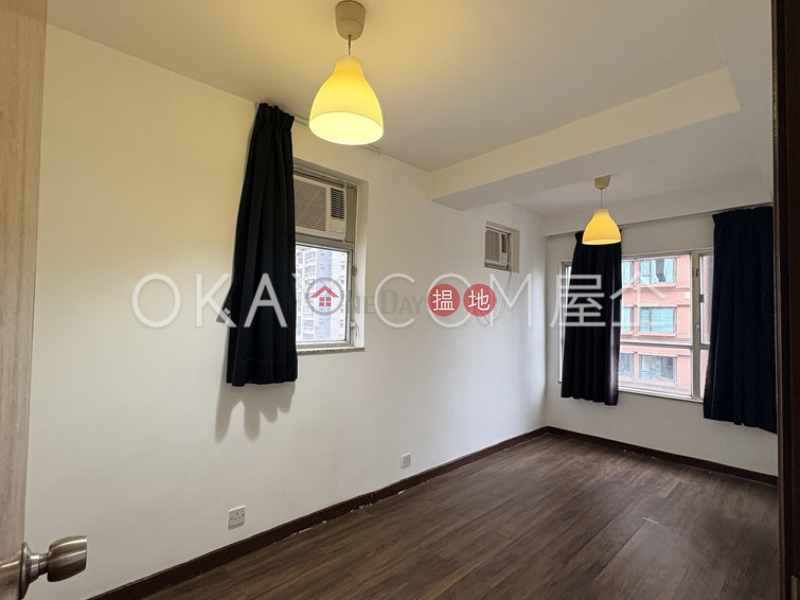 HK$ 7.5M | Midland Court | Western District | Intimate 1 bedroom on high floor with rooftop | For Sale