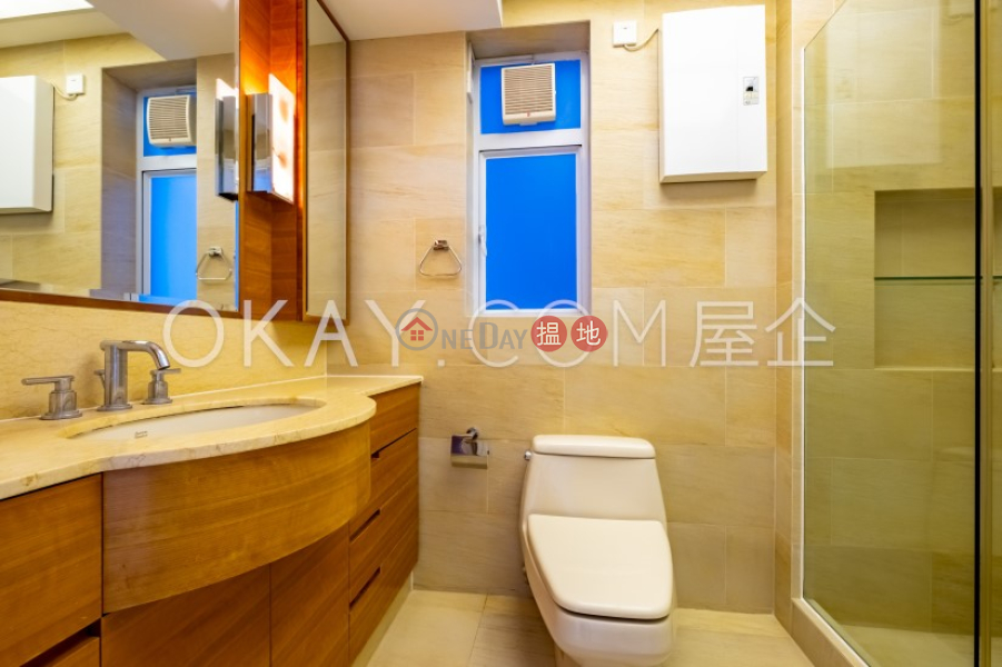 HK$ 65,000/ month Alpine Court, Western District, Efficient 3 bed on high floor with balcony & parking | Rental