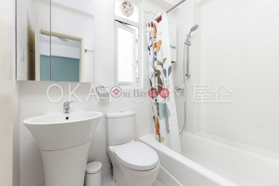 HK$ 17M, Sunlight Court Western District, Efficient 3 bedroom with parking | For Sale