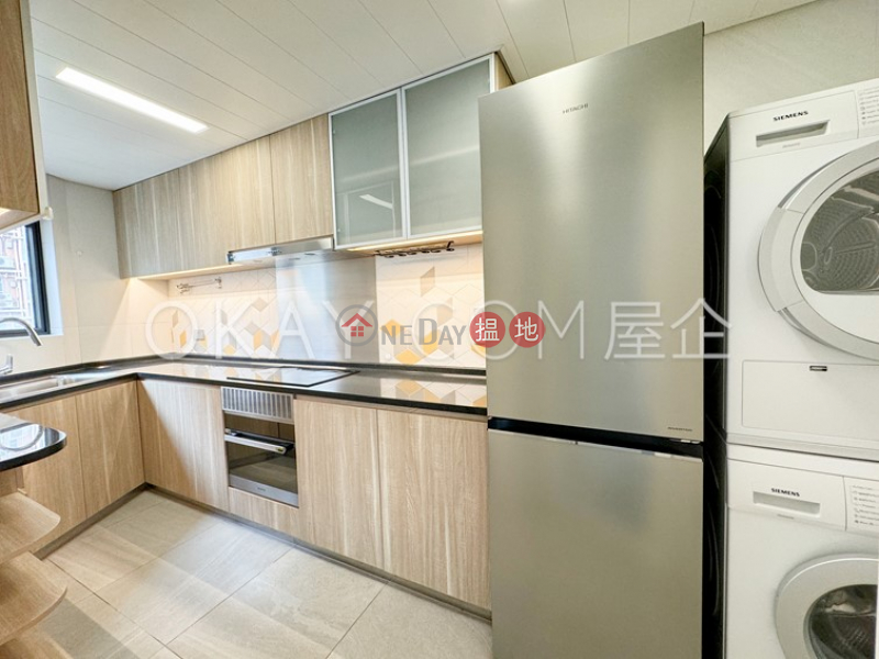 HK$ 62,000/ month | C.C. Lodge Wan Chai District Stylish 3 bedroom on high floor with rooftop & parking | Rental
