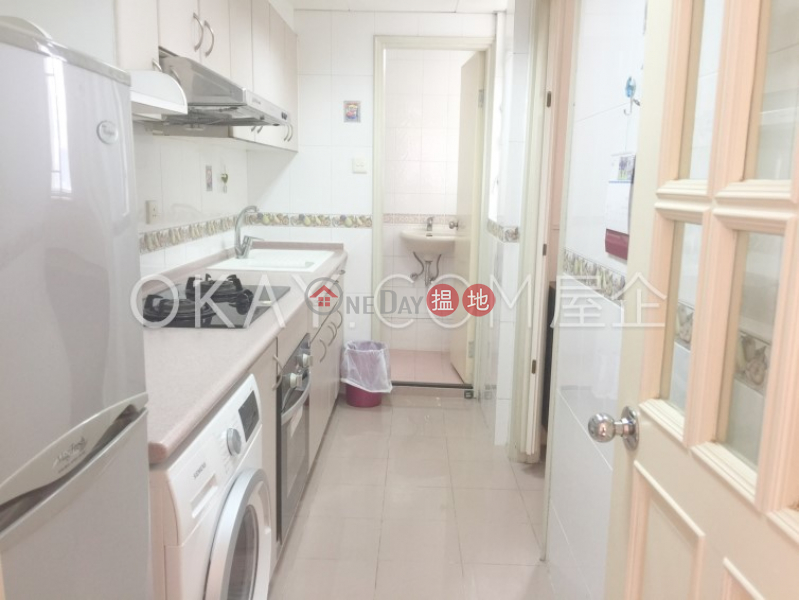 Popular 3 bedroom on high floor with balcony & parking | Rental | Silver Fair Mansion 銀輝大廈 Rental Listings