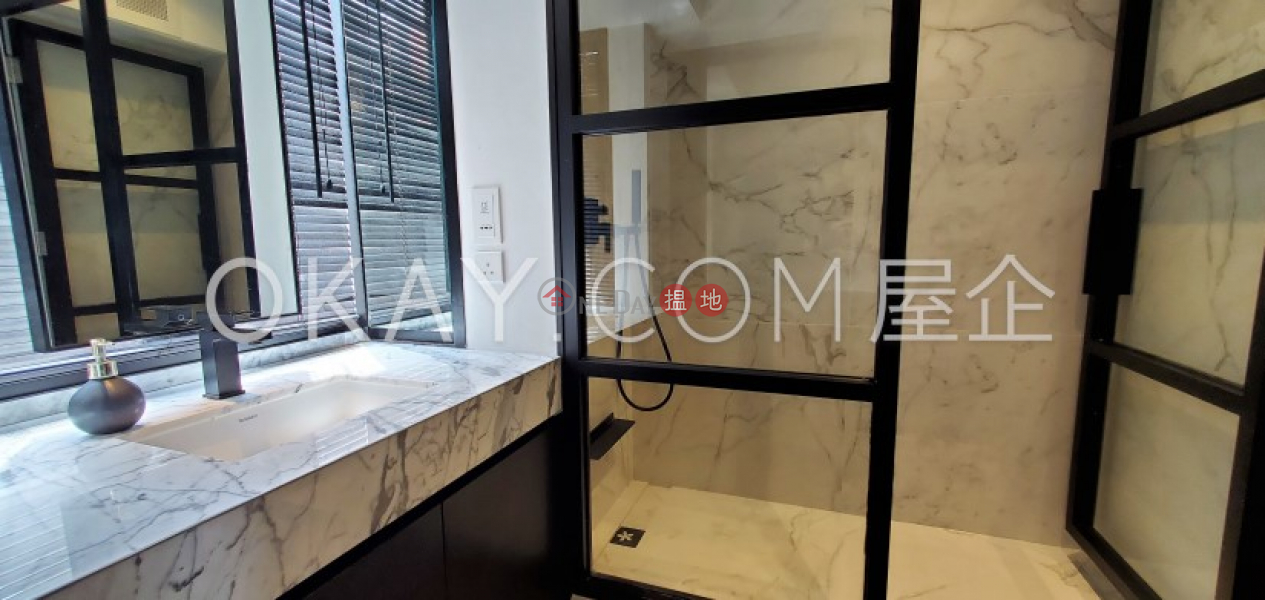 HK$ 11.9M | Wah Fai Court, Western District Stylish 2 bedroom on high floor with sea views | For Sale