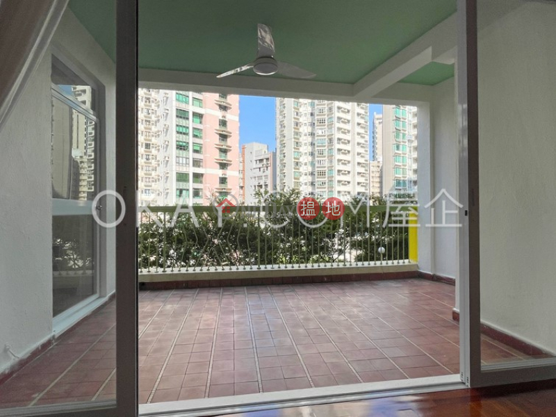 Efficient 2 bedroom with balcony | Rental | Panorama 全景大廈 Rental Listings