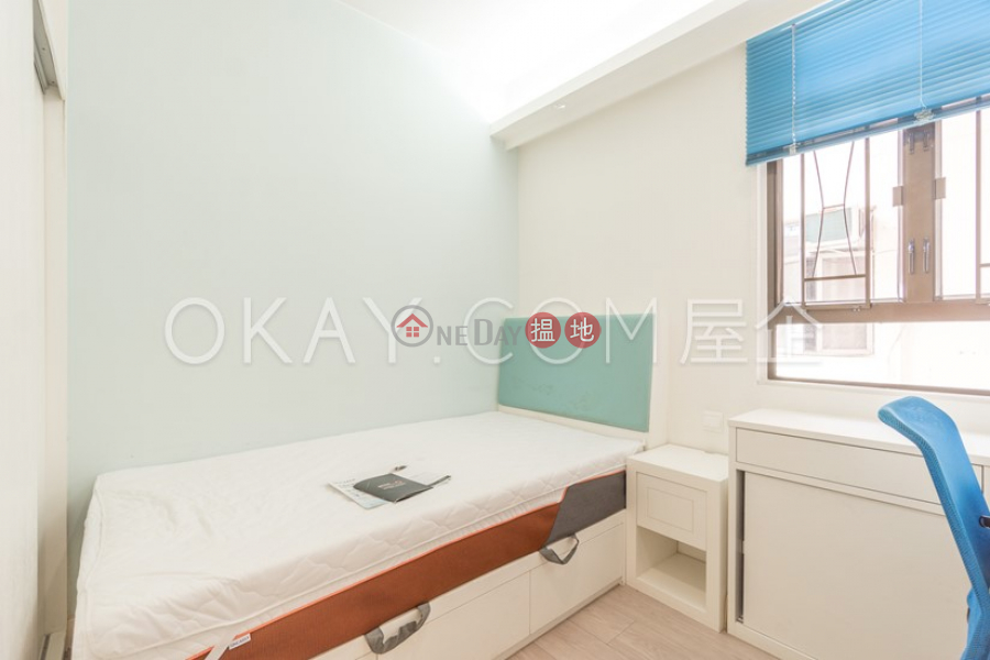 HK$ 13.6M | Silver Court, Western District Elegant 3 bedroom on high floor | For Sale