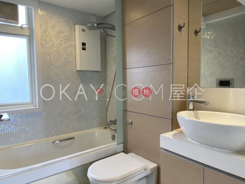 HK$ 41,000/ month | Centrestage, Central District | Rare 3 bedroom on high floor with balcony | Rental