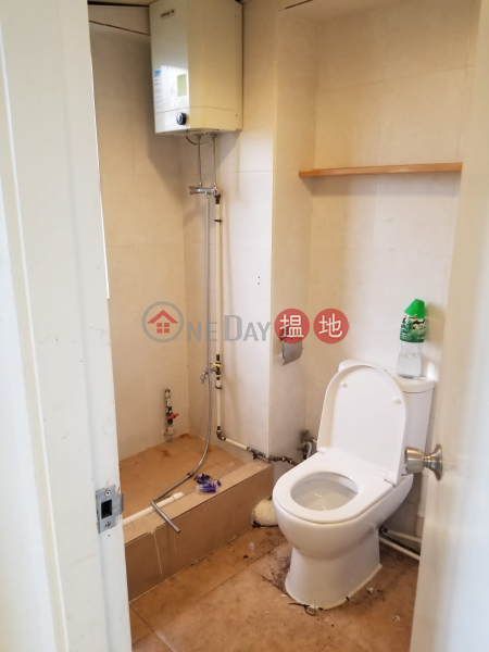 HK$ 16,000/ month, Tak Lee Commercial Building | Wan Chai District TEL: 98755238