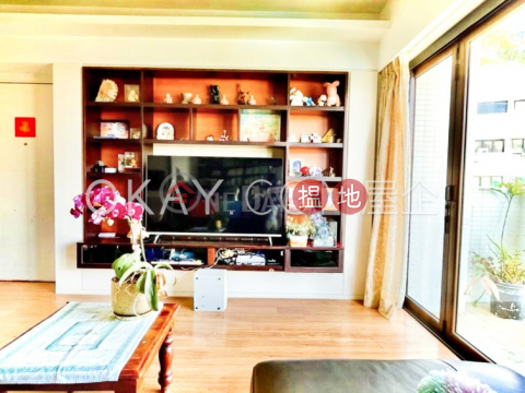 Charming 3 bedroom on high floor with rooftop & parking | For Sale | Green Park 碧翠苑 _0