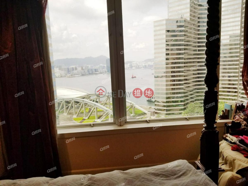 Convention Plaza Apartments | 3 bedroom Mid Floor Flat for Sale | Convention Plaza Apartments 會展中心會景閣 Sales Listings