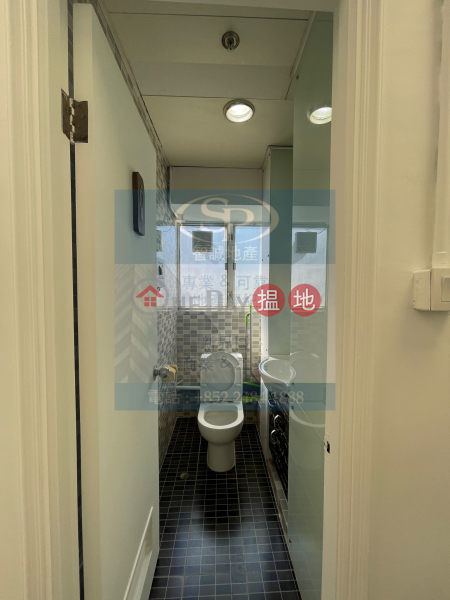 HK$ 30,000/ month Kwai Cheong Centre Kwai Tsing District Kwai Chung Kwai Cheong: Arrival by buses and MTR, nice office decoration, with 700\' terrace