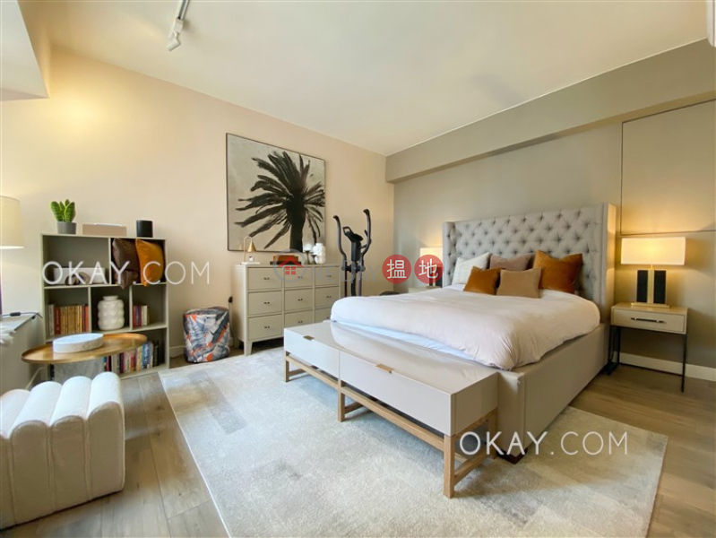 Charming 3 bedroom with parking | For Sale | Elegant Villa 雅翠苑 Sales Listings