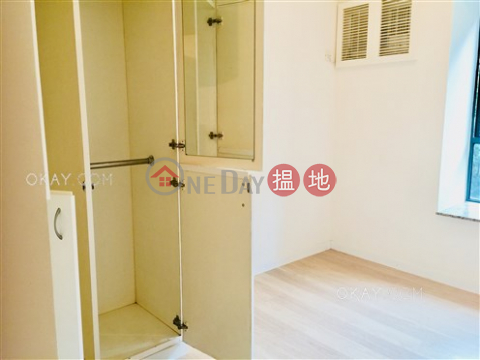 Stylish 2 bedroom with parking | Rental, Hillsborough Court 曉峰閣 | Central District (OKAY-R25061)_0
