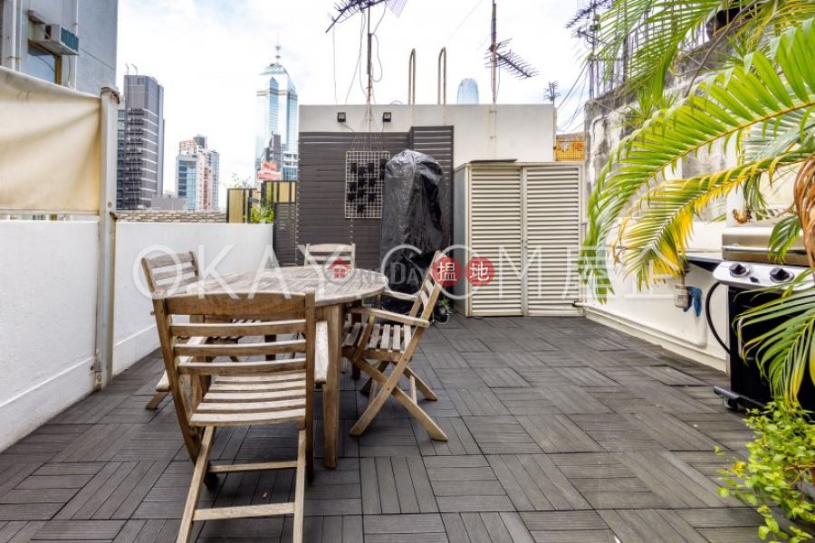 Intimate 1 bedroom on high floor with rooftop | For Sale | Tung Yuen Building 東源樓 Sales Listings
