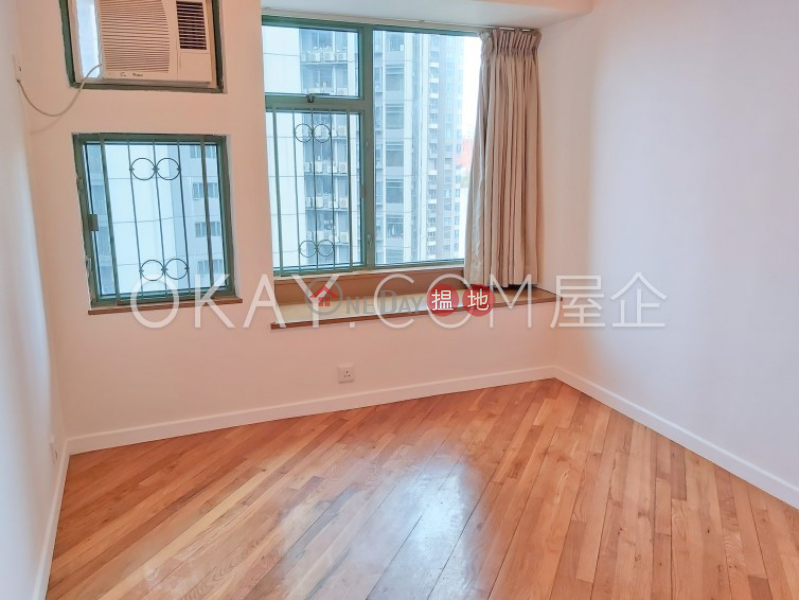 HK$ 45,000/ month Robinson Place, Western District Stylish 3 bedroom in Mid-levels West | Rental